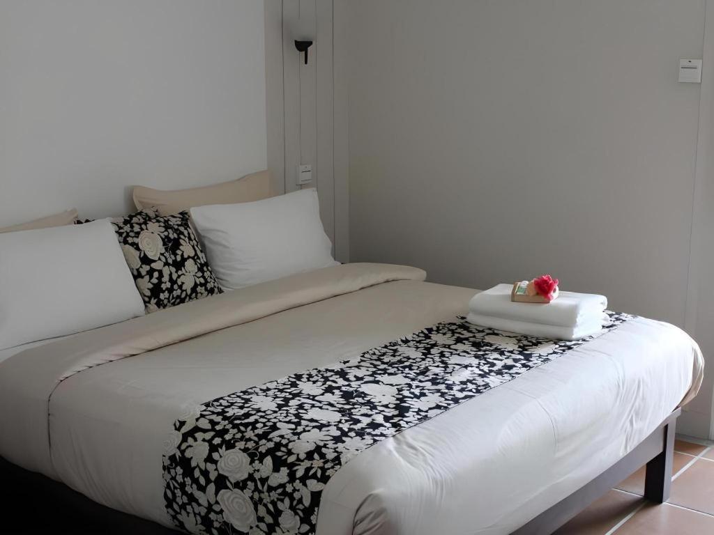 Hotel Baan Pimpisa Bang Sare Esterno foto