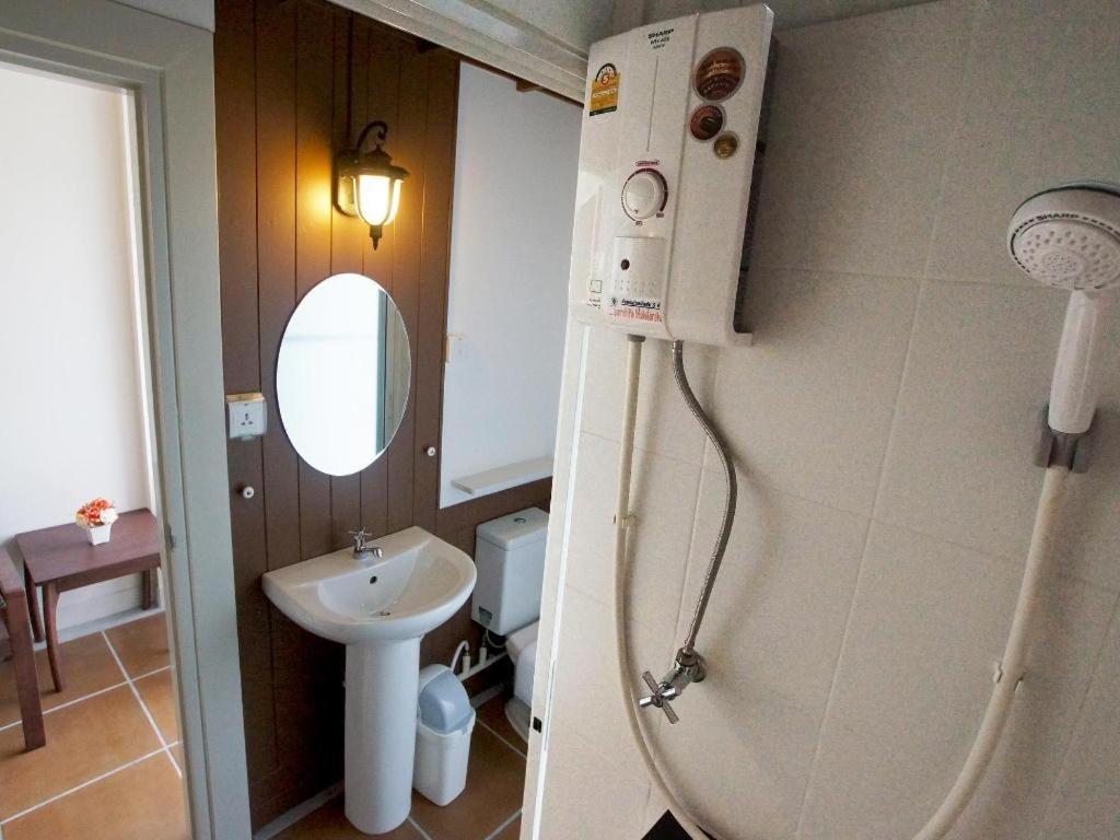 Hotel Baan Pimpisa Bang Sare Esterno foto